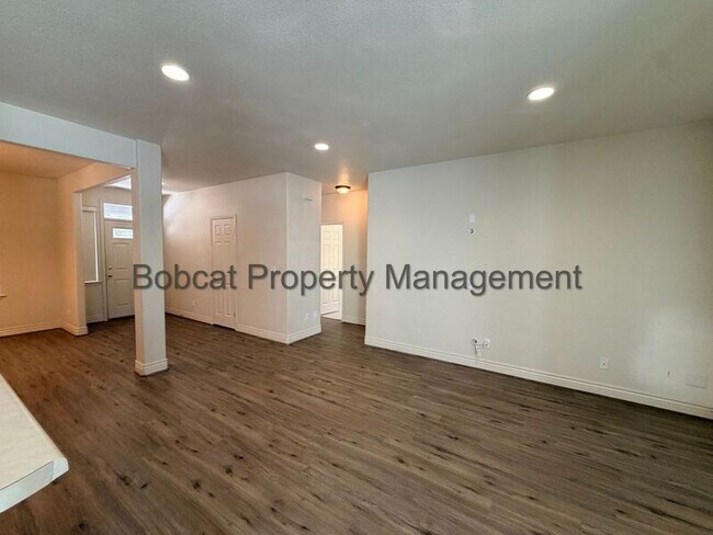 Foto del edificio - 1362 Branden Ln