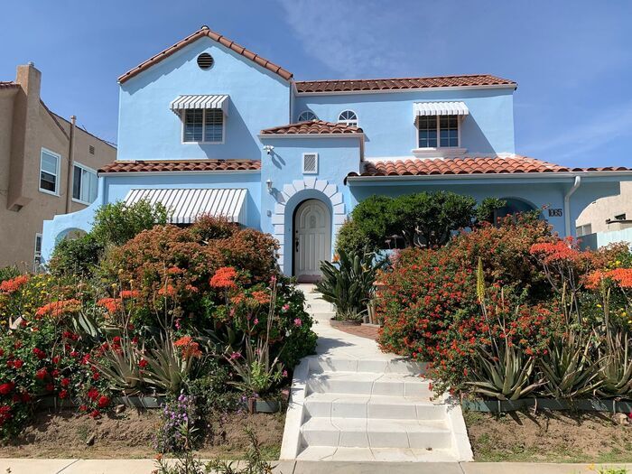 Primary Photo - CUTE Side-by-Side 2 Story Duplex