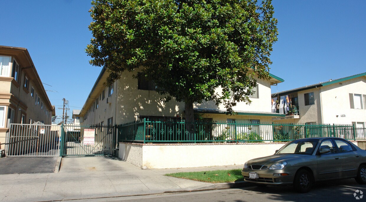 Foto del edificio - 4365 Ventura Canyon Ave