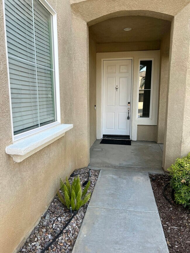 Foto del edificio - 23990 Hollingsworth Dr