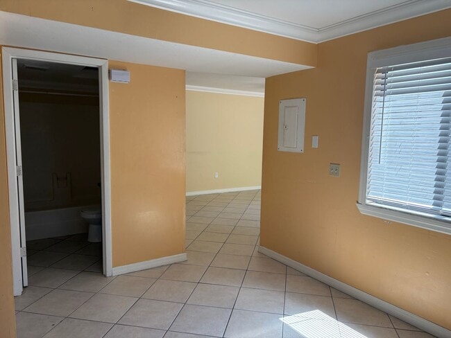 Building Photo - 2/2 Townhome in Fort Myers for Rent