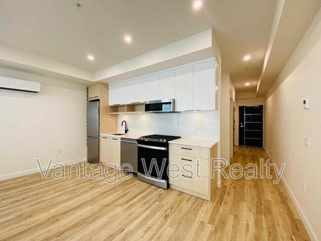 Building Photo - 630-630 Boynton Pl