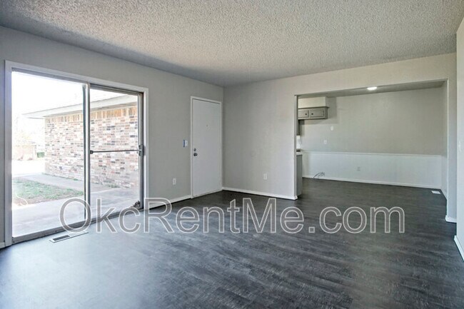 Building Photo - 7010 Woodlake Dr