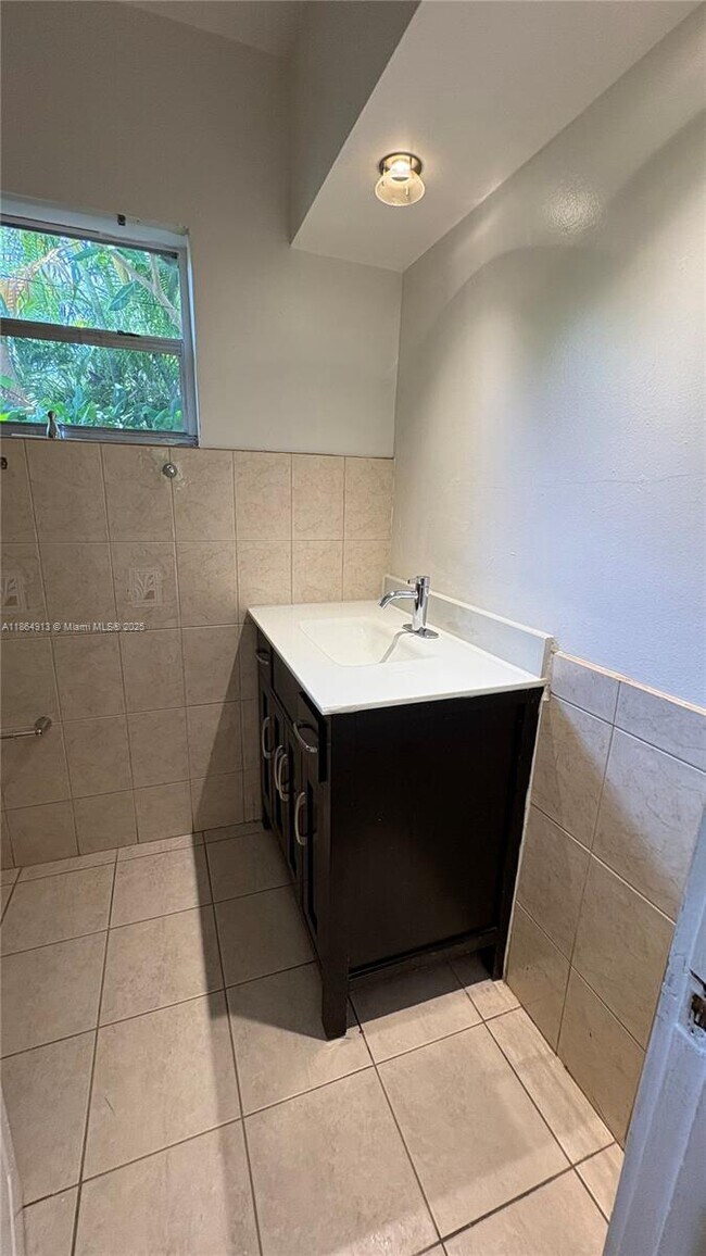 Foto del edificio - 1022 NE 82nd Terrace