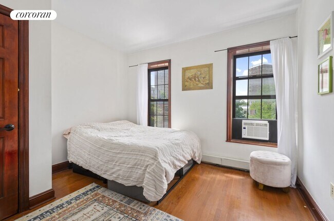 Building Photo - 307 Hart St