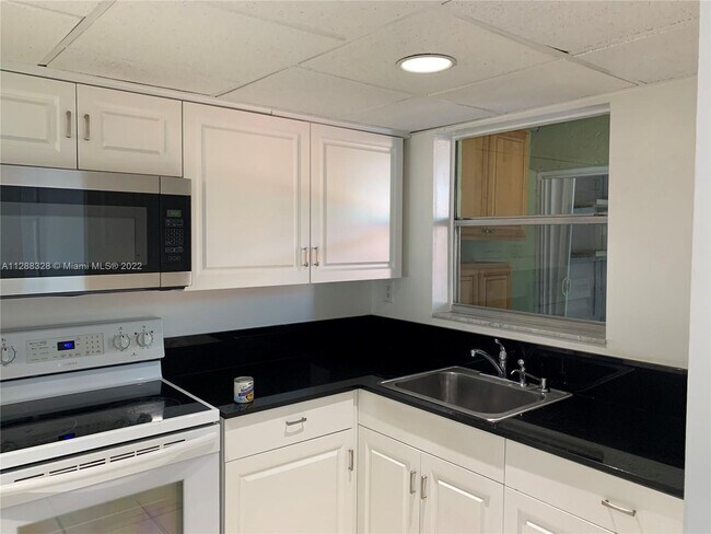Foto del edificio - 3895 W 9th Way