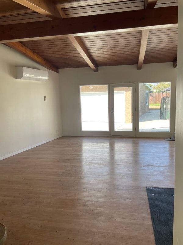 Foto del edificio - 5741 E 23rd St