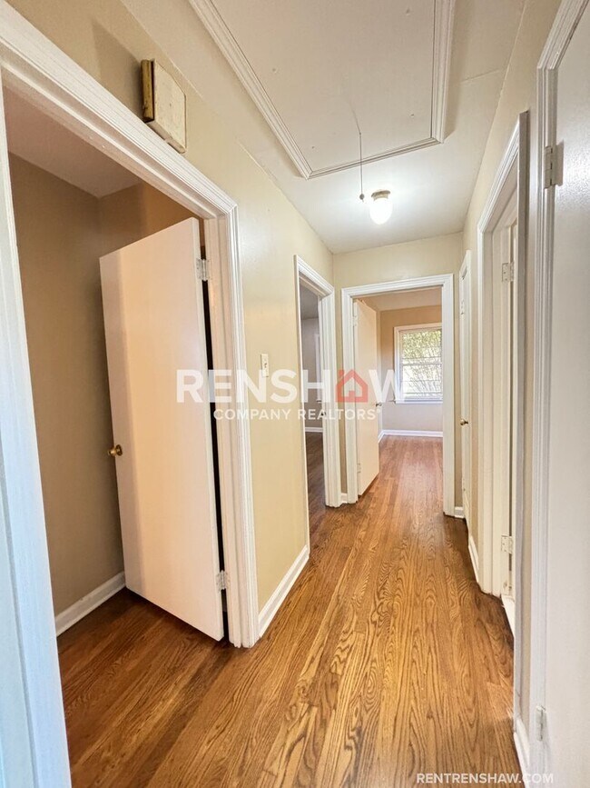 Building Photo - Text the Leasing Team at 901-820-4367 to S...