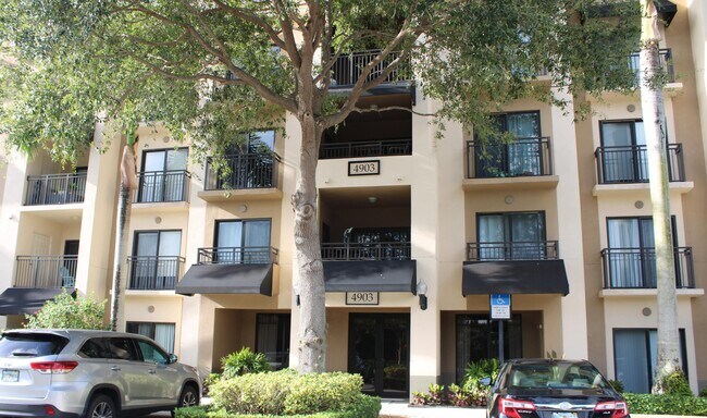 Foto del edificio - 4903 Midtown Ln