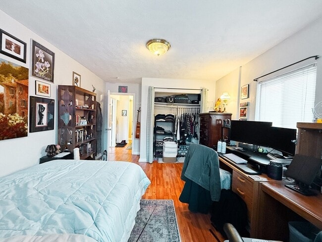 Foto del edificio - 52 Sargent Ave