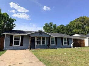 Building Photo - 1109 Leyenda Dr