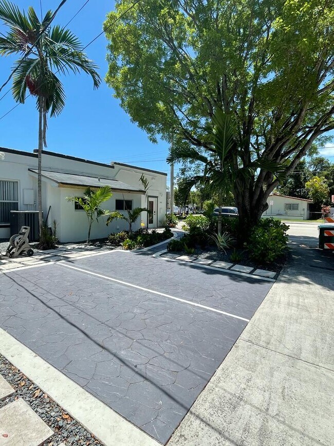 Building Photo - 2301 SW 17th Ave