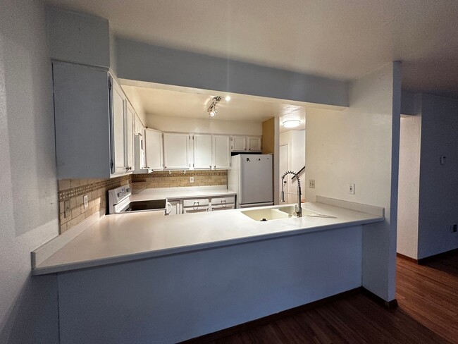 Foto del edificio - Pet-Friendly 2 Bed, 1.5 Bath Condo with At...