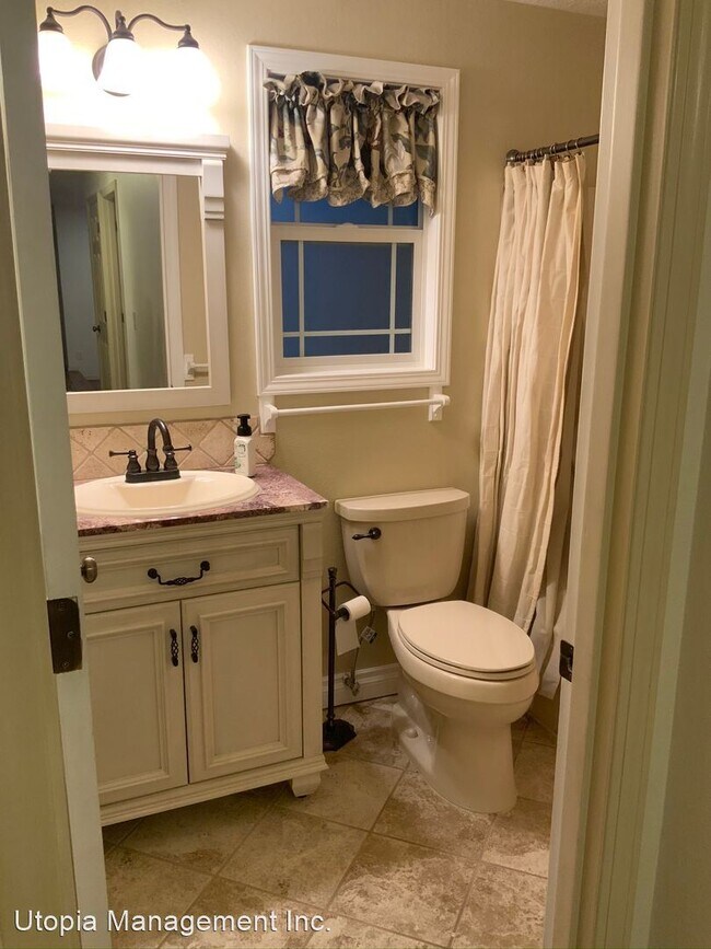 Foto del edificio - 3 br, 2 bath House - 511 SW Mawrcrest Dr