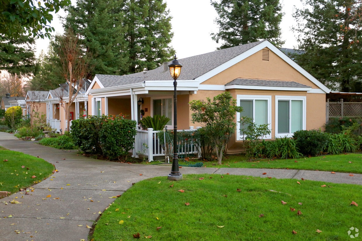 Building Photo - Woodbridge Village