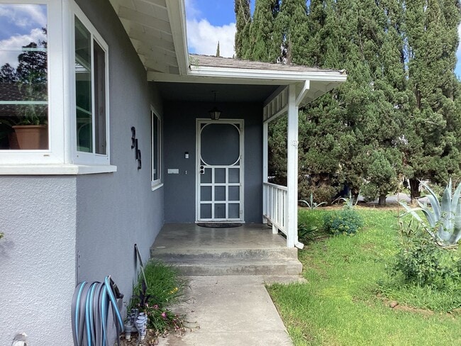 Building Photo - 313 W Robinson Ave