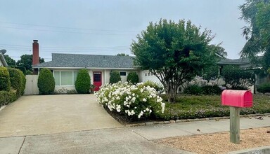 Building Photo - 5423 Dariesa St