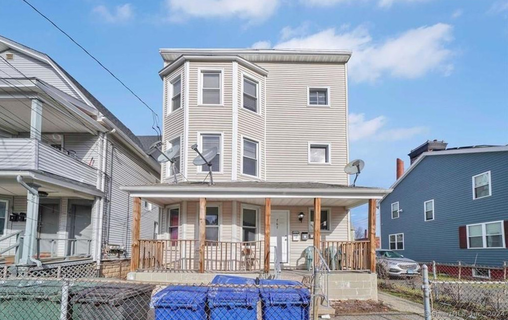 Primary Photo - 767 Maple St