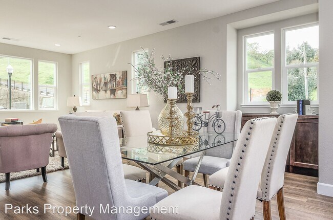 Foto del edificio - 4 br, 3.5 bath House - 705 Tierney Place