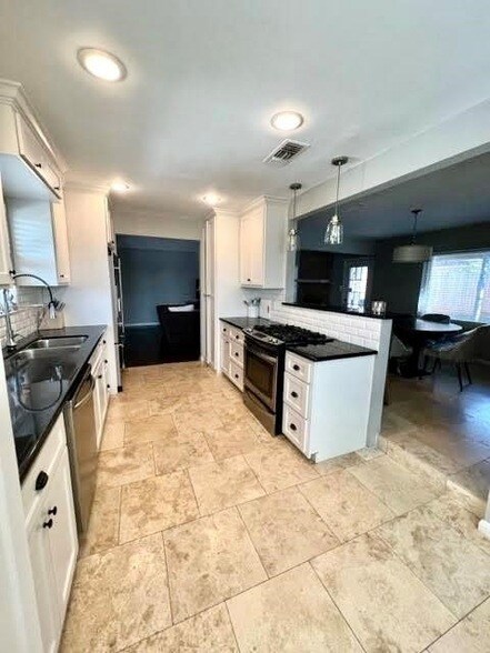 Building Photo - 2502 Hollow Hook Rd