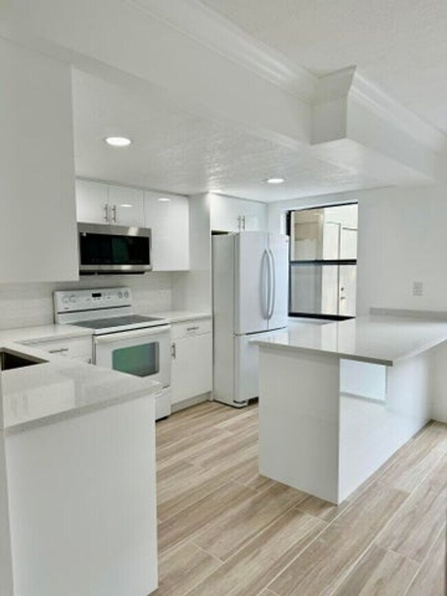 Building Photo - 325 Sandtree Drive, Palm Beach Gardens, FL...