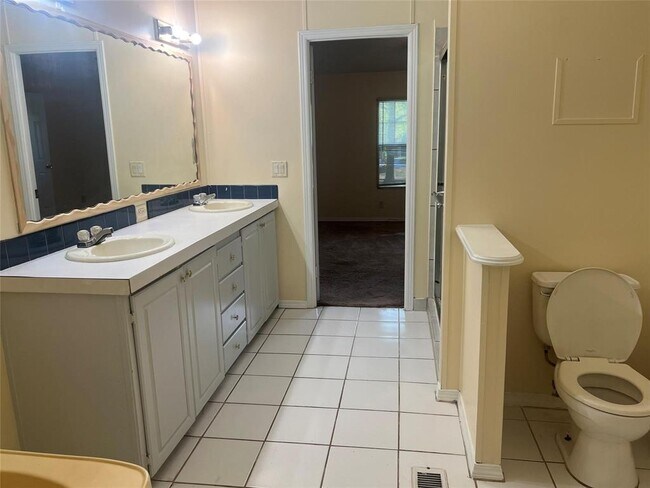Foto del edificio - 4449 Grand Oaks Dr