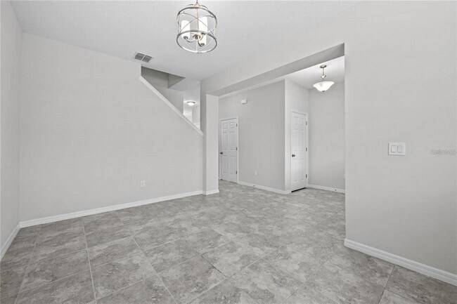 Foto del edificio - 8061 Glenlloyd Ave