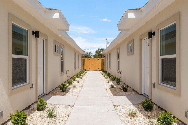 Foto del edificio - 5809 Puffin Ave