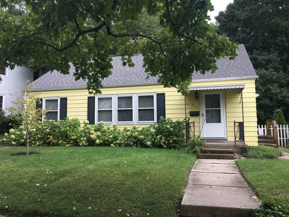 204 Elmhurst Ave, Valparaiso, IN 46385 House for Rent in Valparaiso