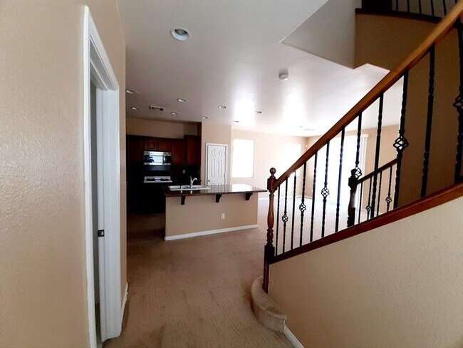 Foto del edificio - LOVELY 3BD 2.5BA HOME IN RHODES RANCH!