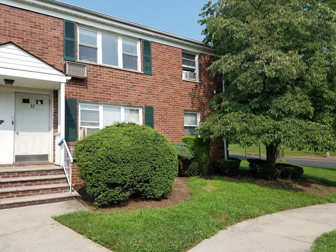 11 Garfield Park, Edison, NJ 08837 Condo for Rent in Edison, NJ
