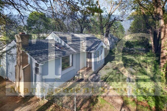Foto del edificio - Newly Renovated, Pet Friendly Home in KCMO!