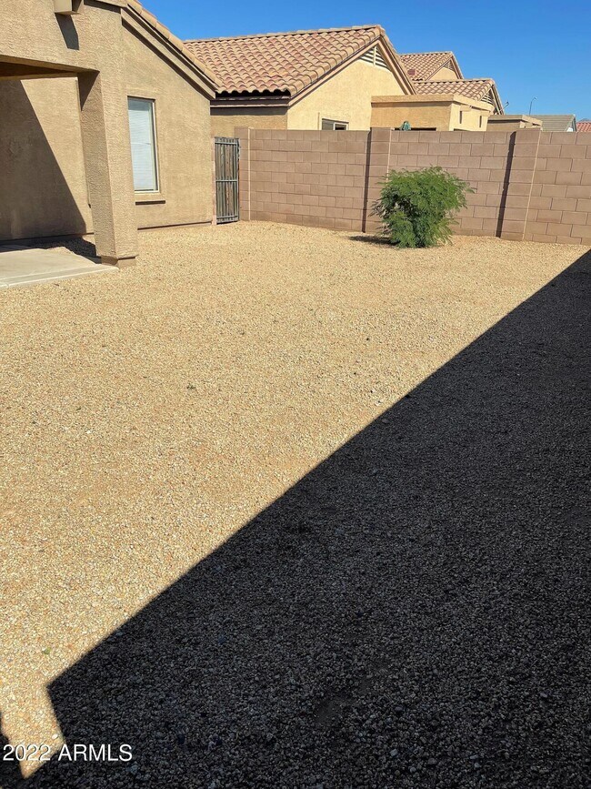 Foto del edificio - 9729 E Butte St