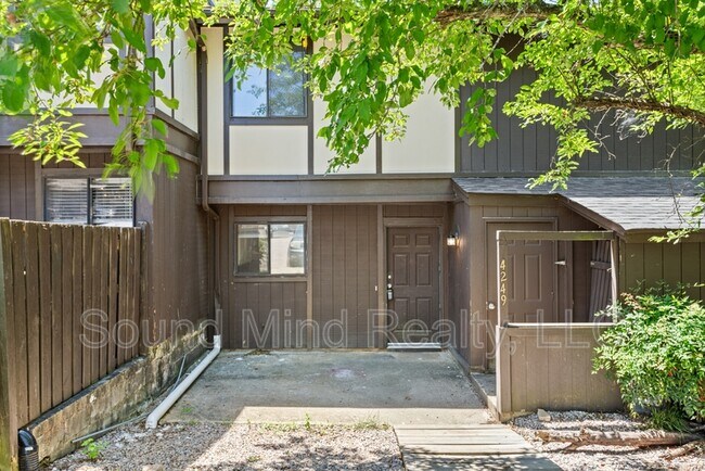 Foto del edificio - 4249 Lake Ridge Dr