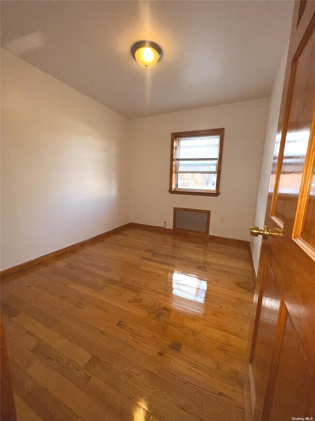 Foto del edificio - 61-47 148th Pl