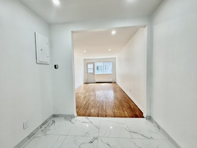 Building Photo - 2520 Rue Sicard