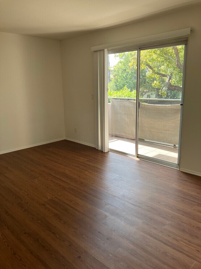 Foto del edificio - 832 N Hayworth Ave