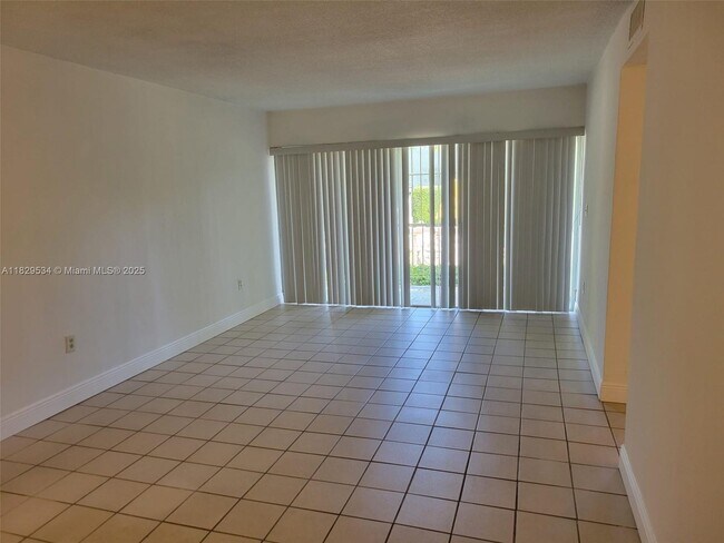 Foto del edificio - 520 NE 38th St