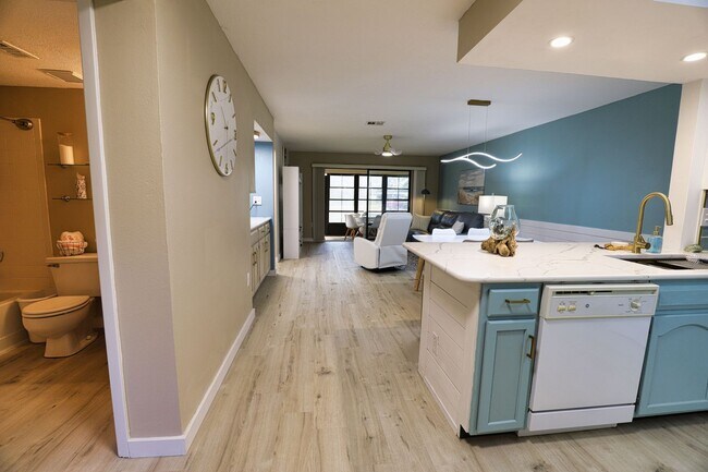 Foto del edificio - Seasonal Short-term 2-Bedroom 2-Bathroonm Condo located at Mission Lakes!
