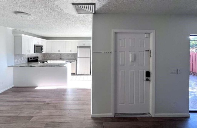 Foto del edificio - 12 Waterford Dr S