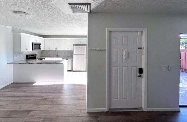 Foto del edificio - 2971 Waterford Dr S