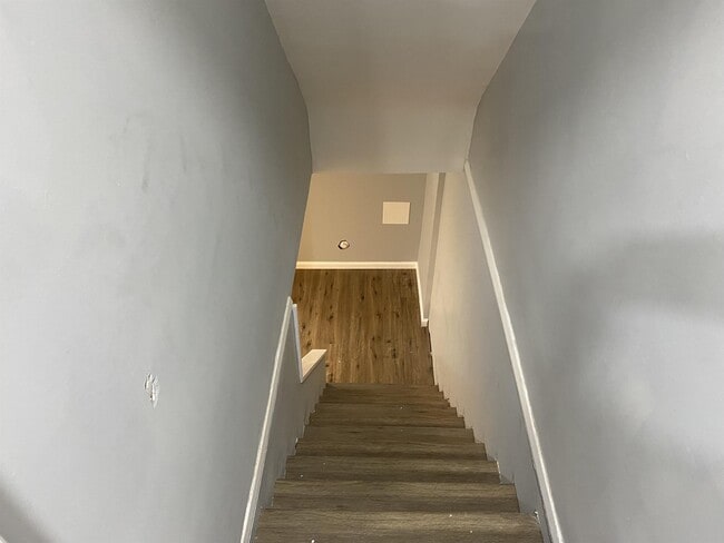 Building Photo - 303 Capitol Ct