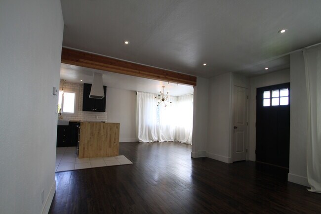 Living Room Toward Front Door - 118 N Wilson St