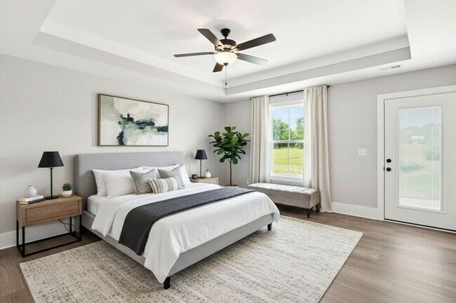 Foto del edificio - One-Level Living with Private Garage, Feels Like Home, Not an Apartment