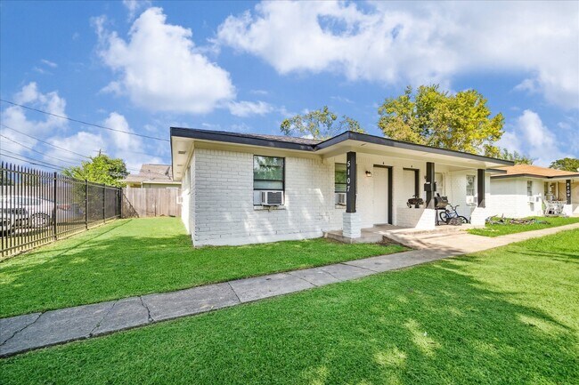 Foto del edificio - 5107 Clover St