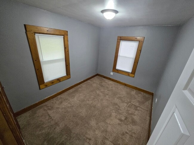Building Photo - 3 Bedroom House