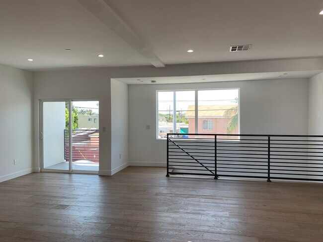 Foto del edificio - 5468 Carlin St
