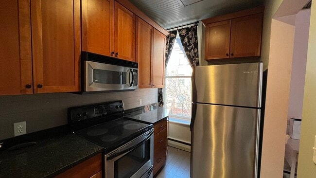 Building Photo - 351 Beacon St