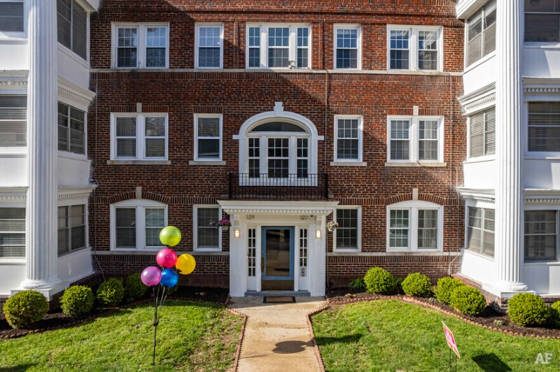 Foto principal - 127-129 E 46th St