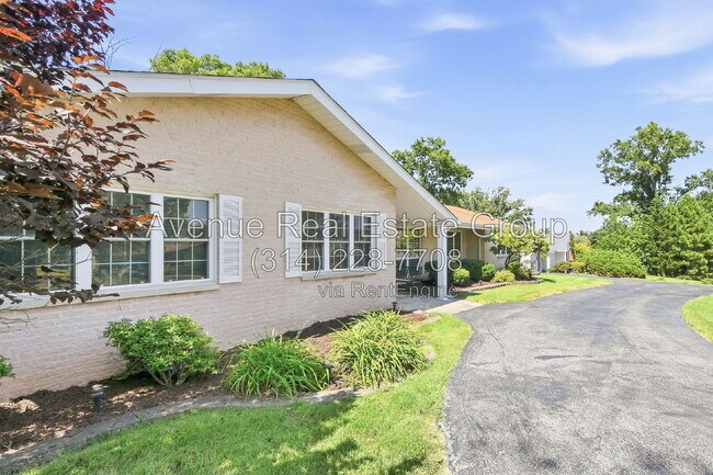Foto del edificio - 959 Orchard Lakes Dr